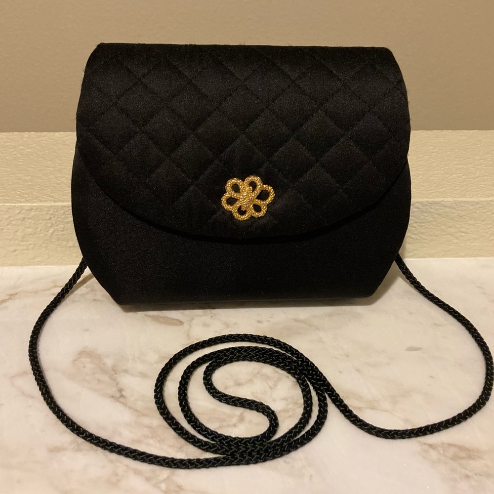 💝 Quilting & Gold Accented 💝 Elegant Black Purse 💝
